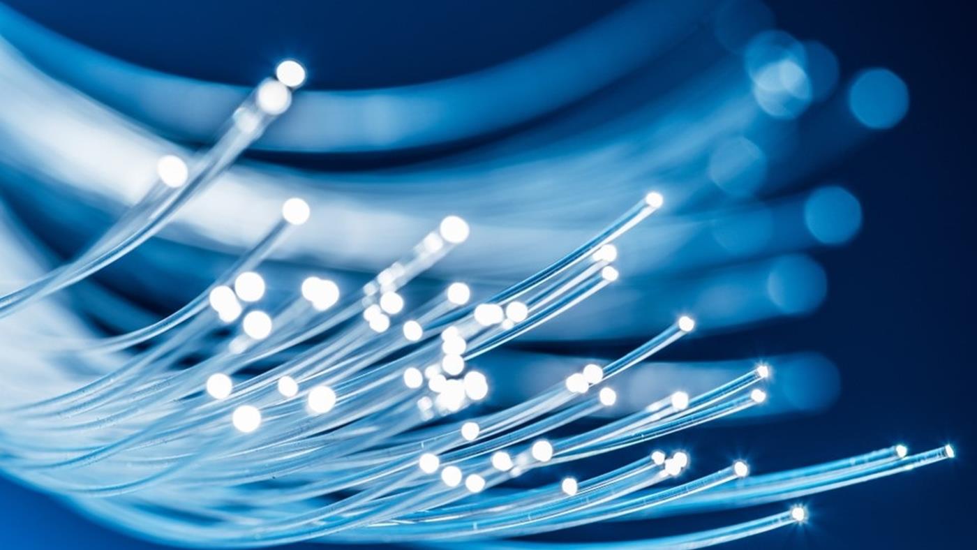 Cererea de fibră optică explodează din cauza inteligenței artificiale