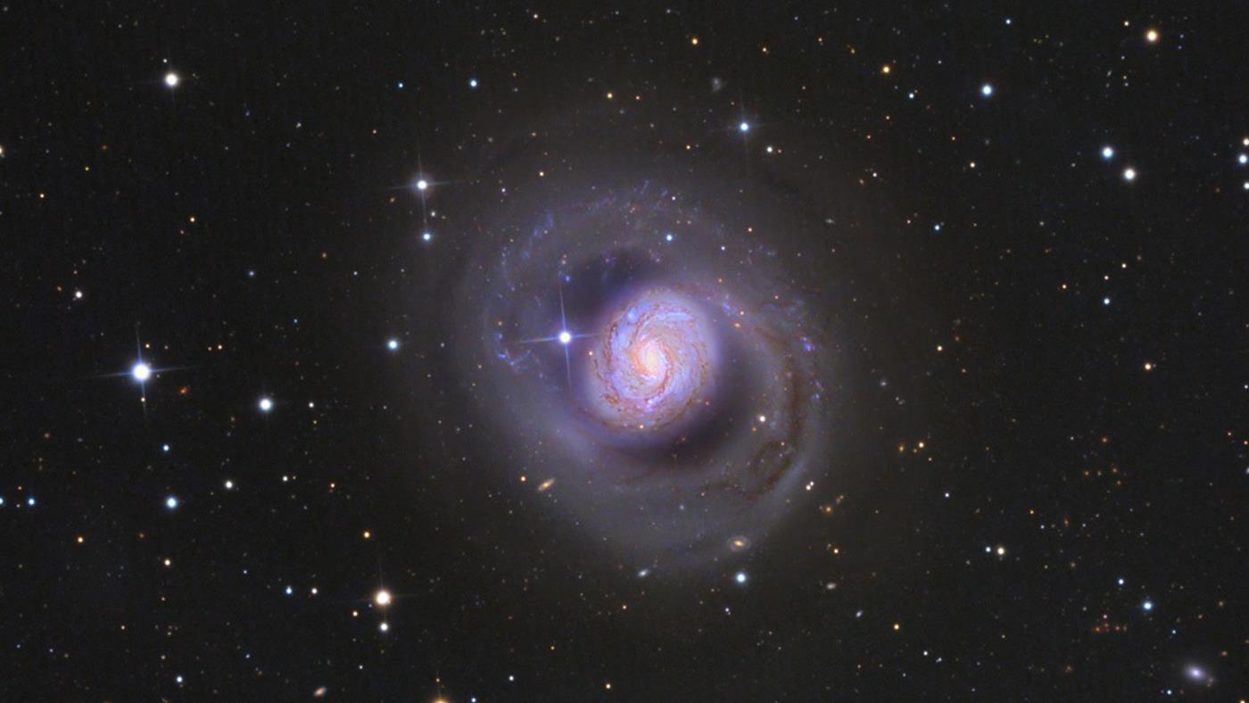 James Webb Telescop descoperă o structură ciudată în centrul unei galaxii îndepărtate