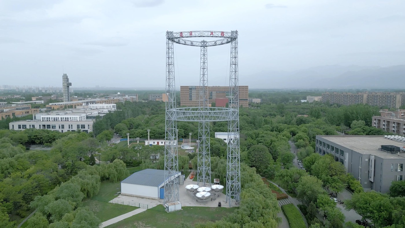 China dezvoltă un sistem inovator pentru a încărca dronele din spațiu