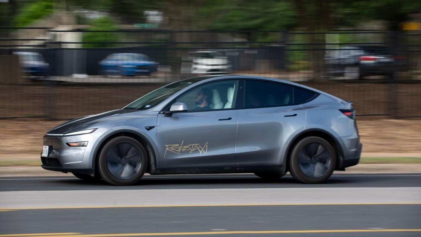 Tesla rămâne în urmă în cursa pentru robotaxiuri