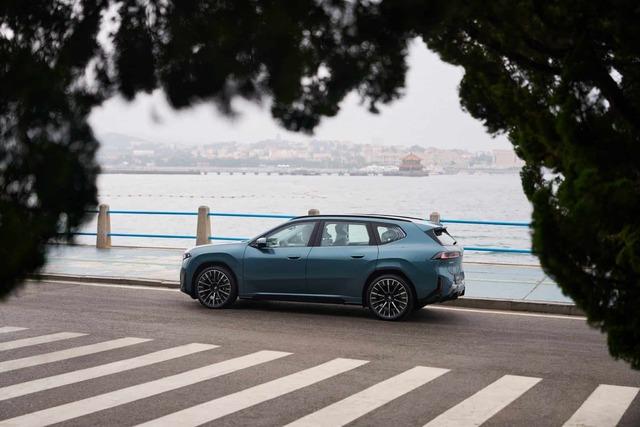 Noua BMW iX3 a stabilit un record de autonomie de 1.030 km